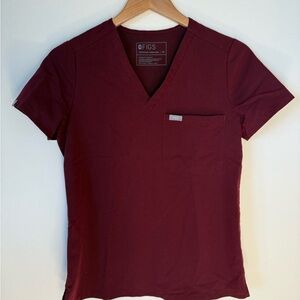 Figs Burgundy Technical Collection Top XS